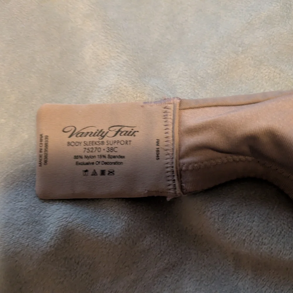 Vanity Fair Smooth Beige Underwire Bra - Picture 6 of 7